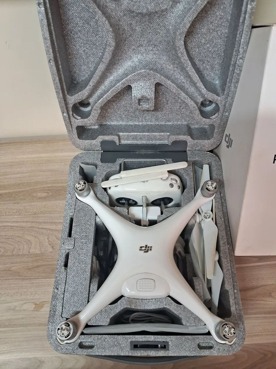 Drone dji phantom 4, não é o pro - Foto 3