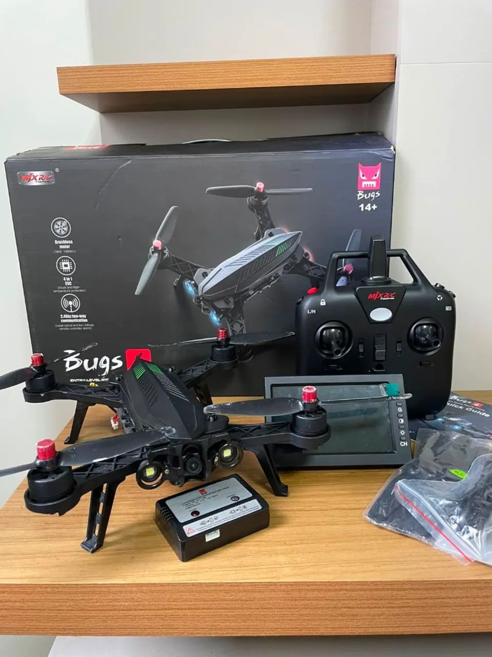 Drone Bugs 6 com câmera e tela display 4.3"