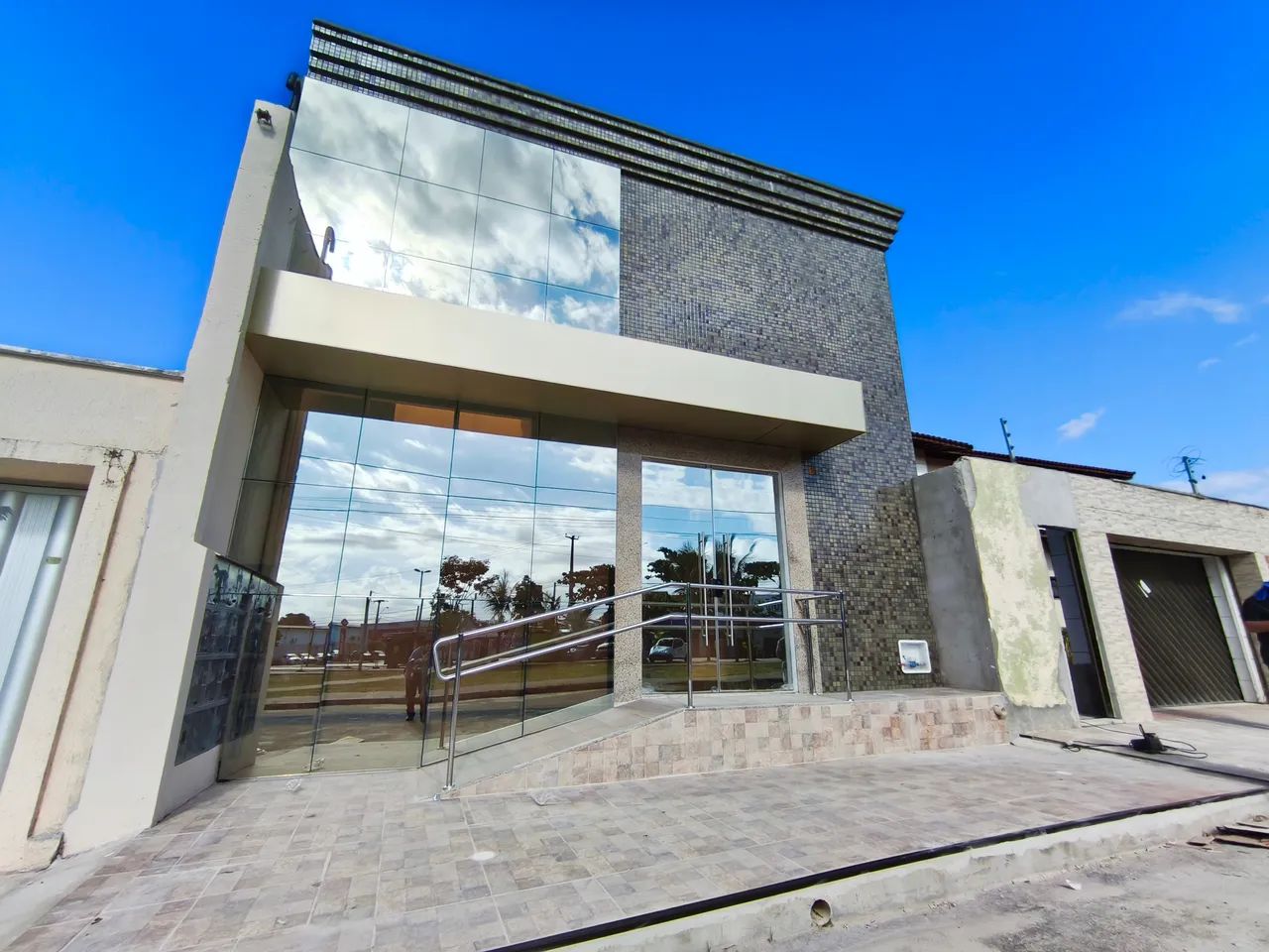 Aluga-se prédio comercial primeira locação, próximo ao centro comercial da região, Imóvel 