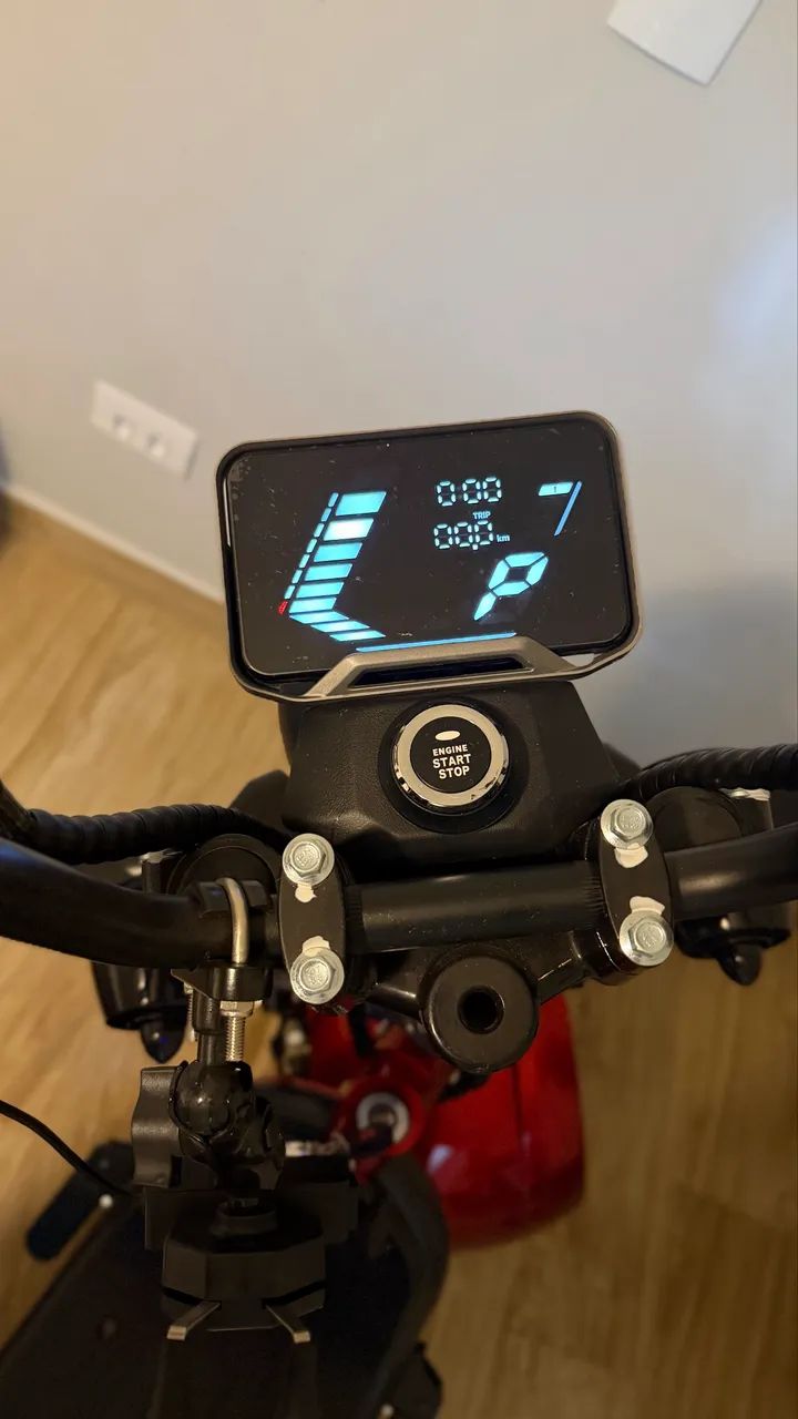 Scooter elétrica com apenas 100 km  - Foto 4