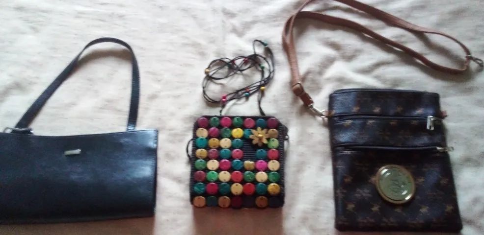 Bolsa Tecido com Alça de Madeira, de Botões e outras, Vintage. - Foto 3