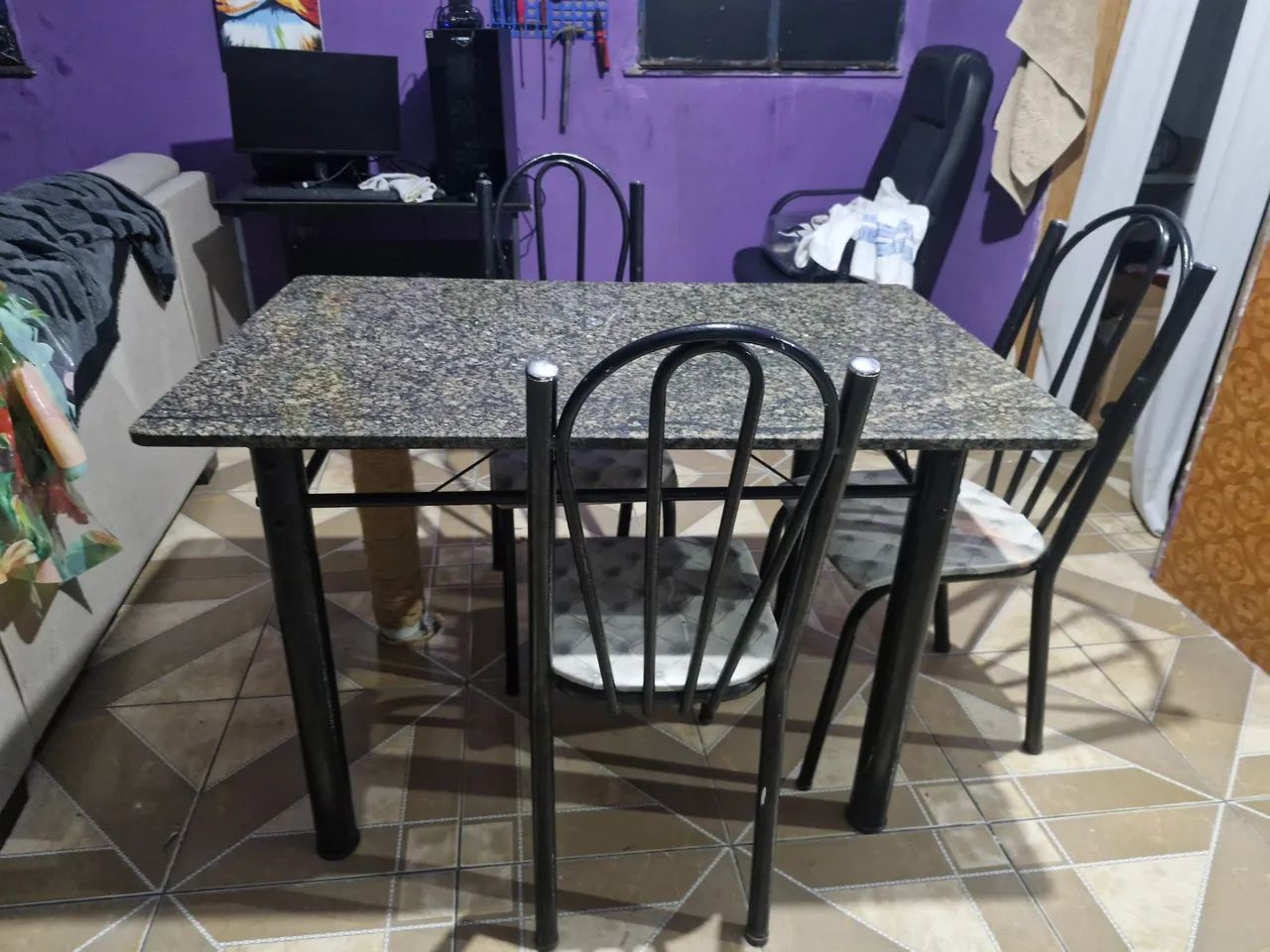 Mesa de mármore 4 cadeiras URGENTE