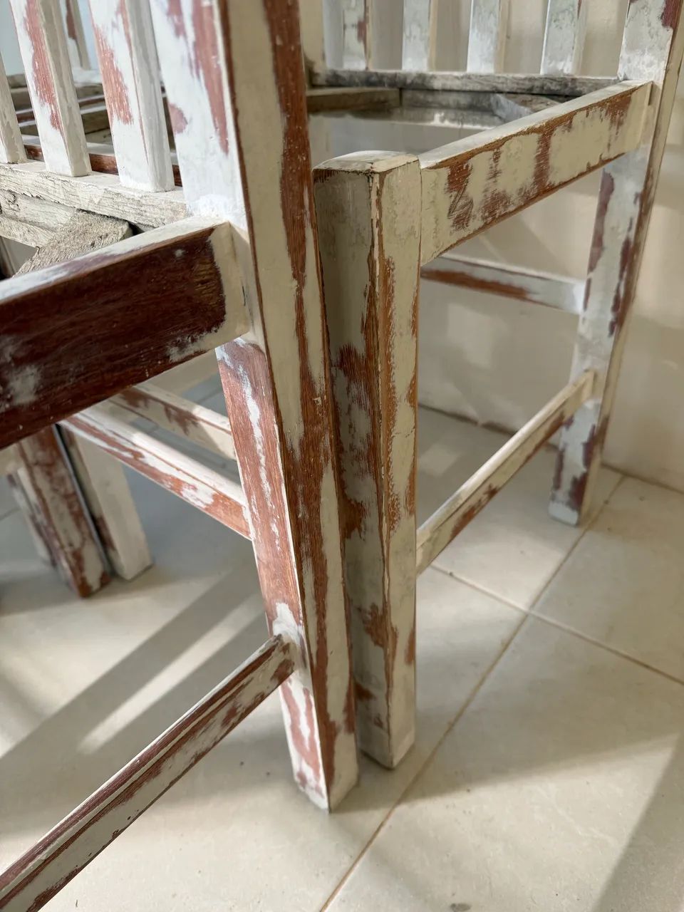 4 Cadeiras MADEIRA MACIÇA /patina branca - Foto 3
