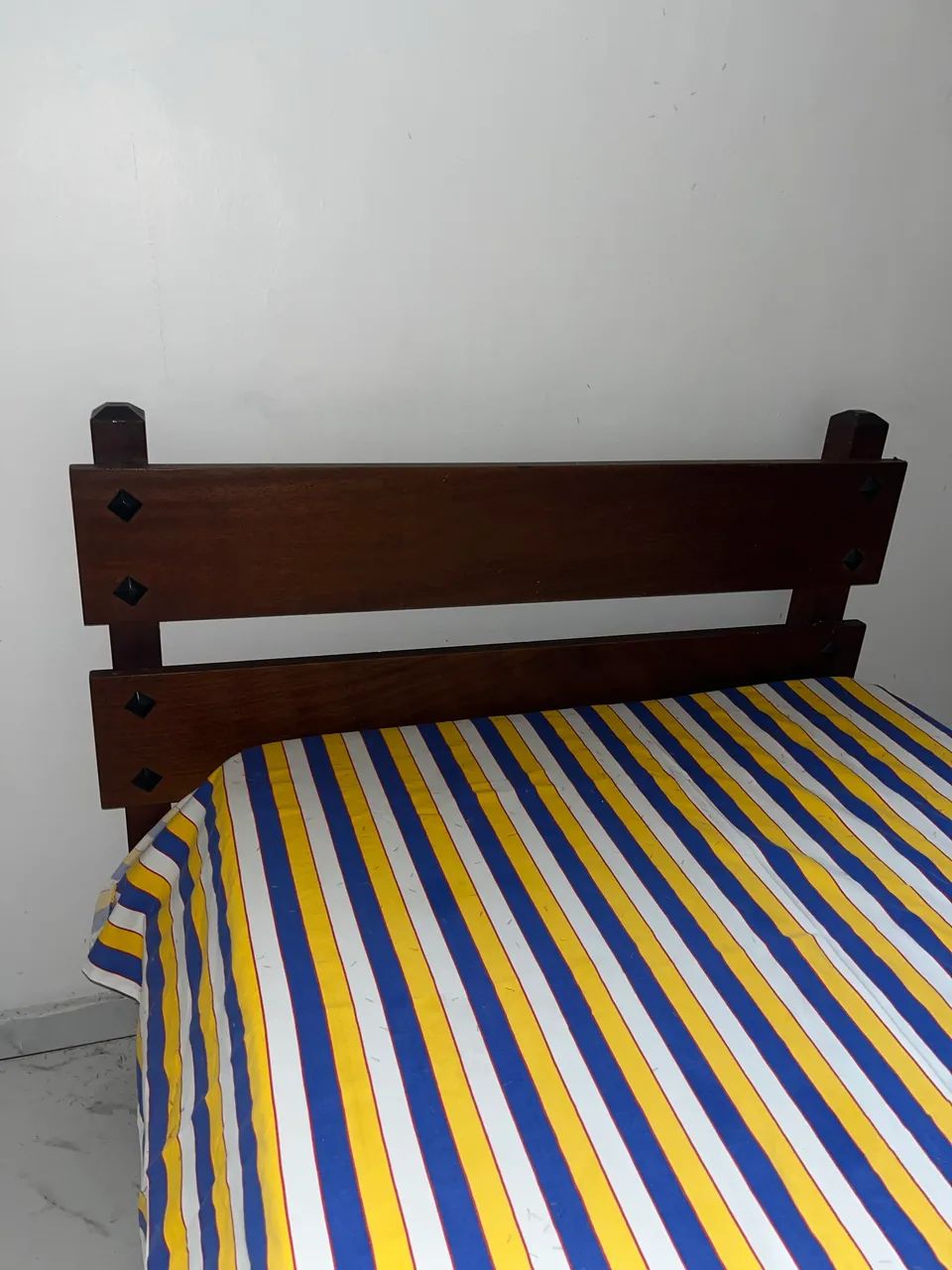 Cama de Solteiro em Madeira Maciça - Muito Resistente - Foto 2
