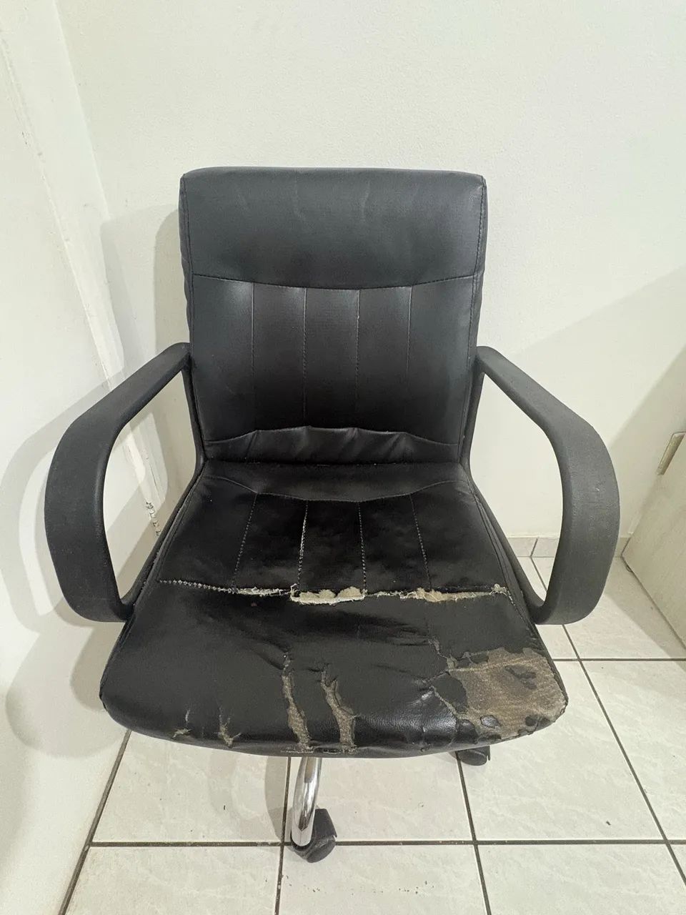 Cadeira estilo escritório. 