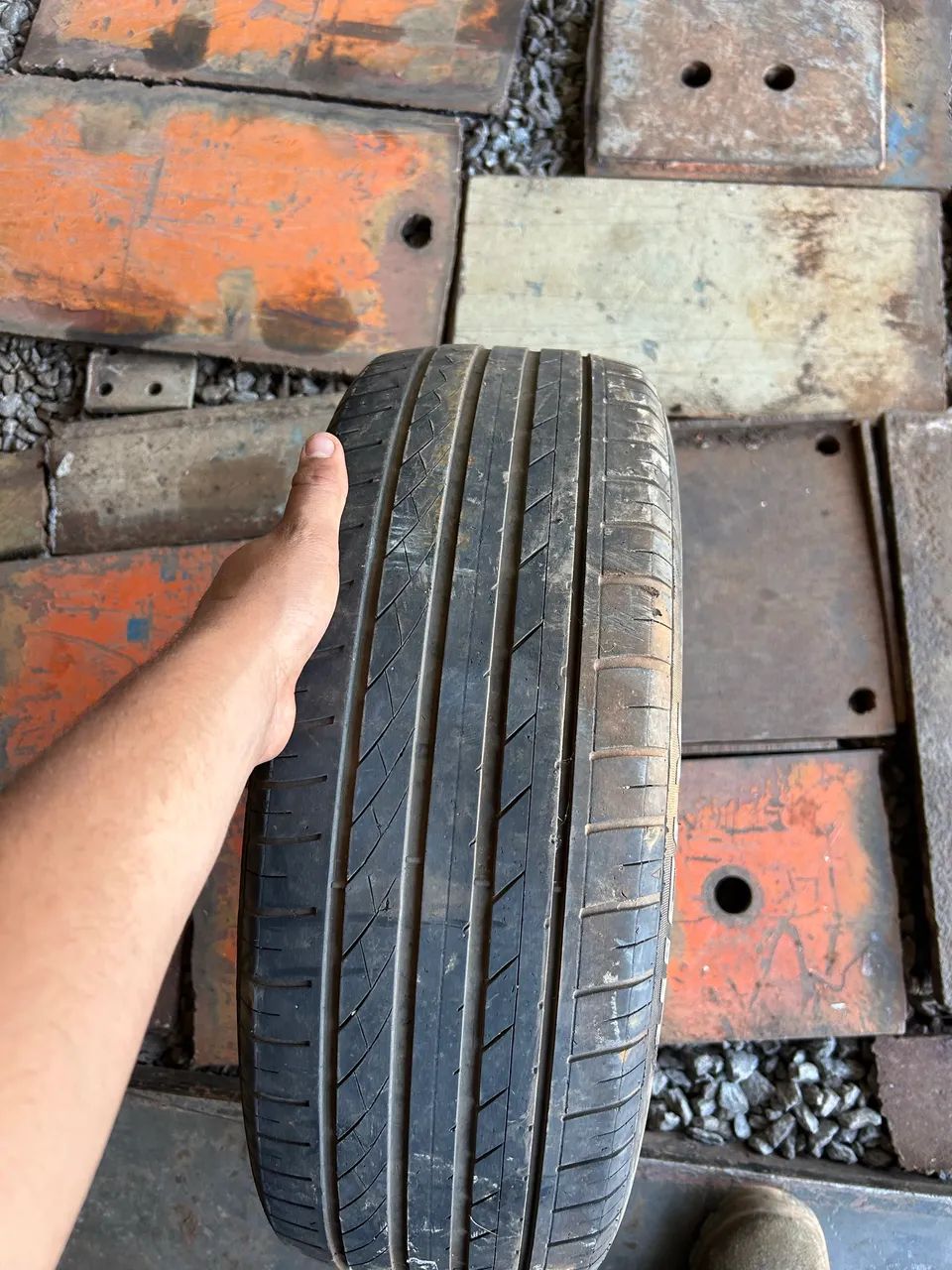 Vende-se peneu de carro - Foto 4