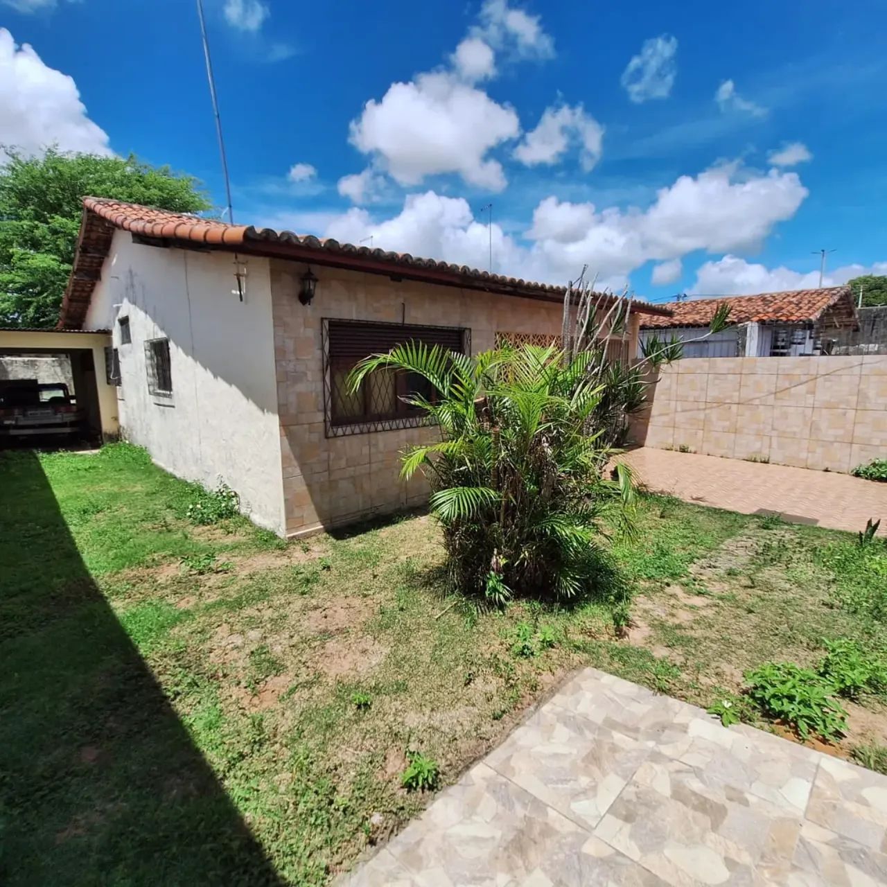Venda de casa com 2/4 com 90m²- reformada Lago Azul  Natal/RN.
