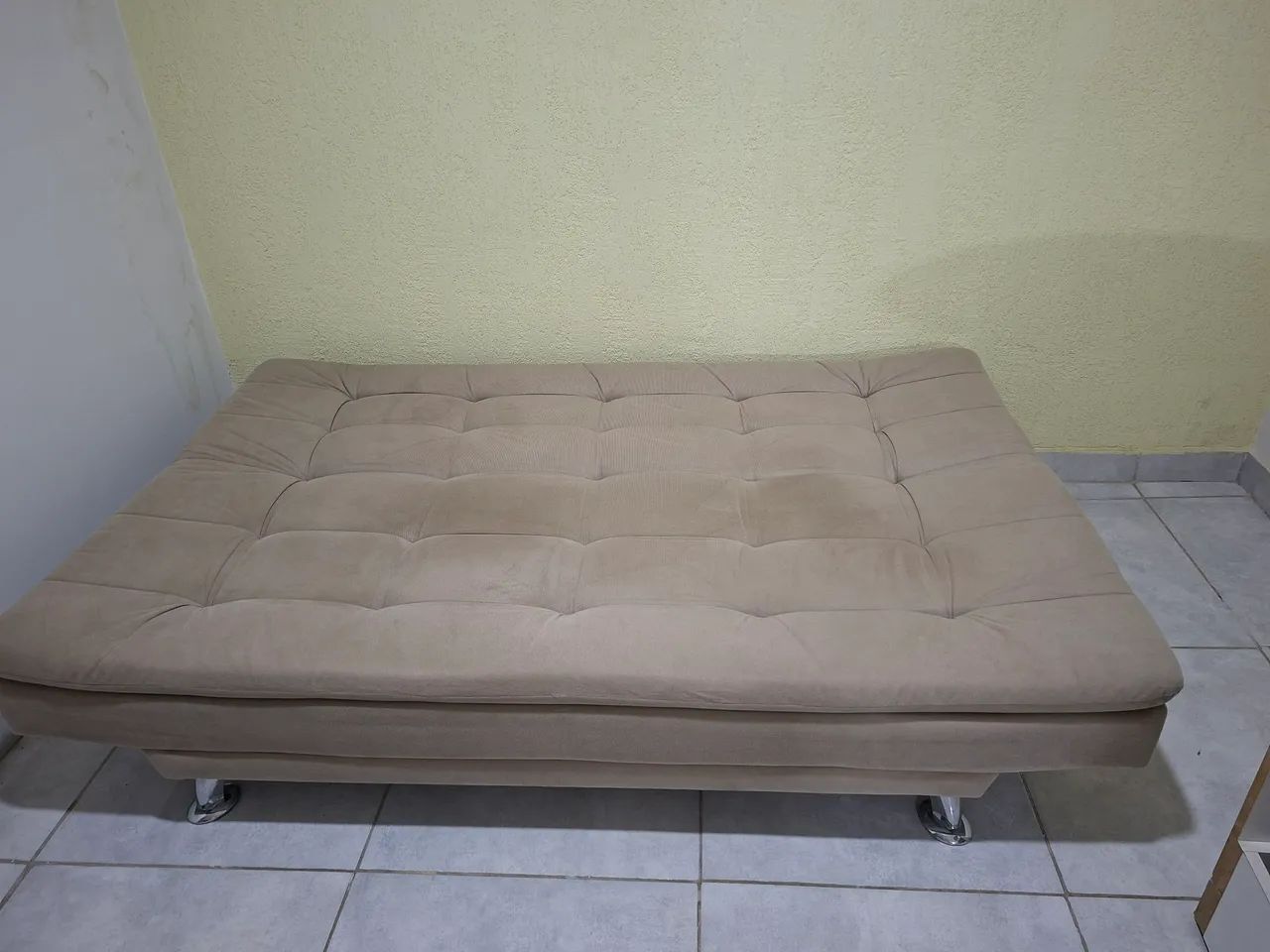 Sofa- cama 3 lugares, bege, excelente estado - Foto 2