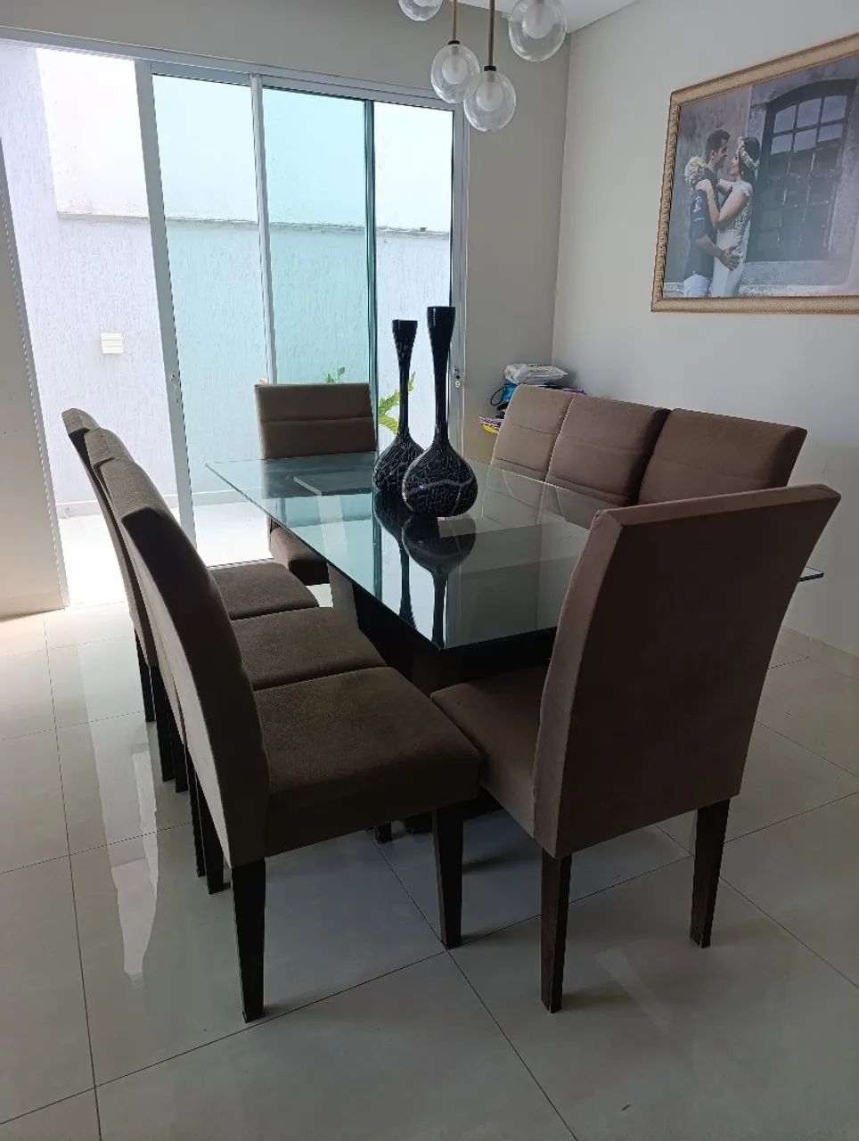 Mesa de Jantar com tampo de vidro e 08 cadeiras 