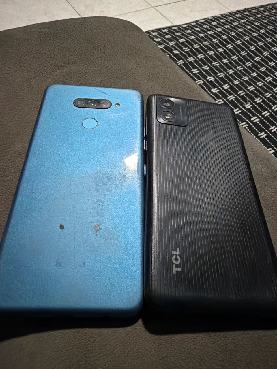 2 telefones para retirada de peças 