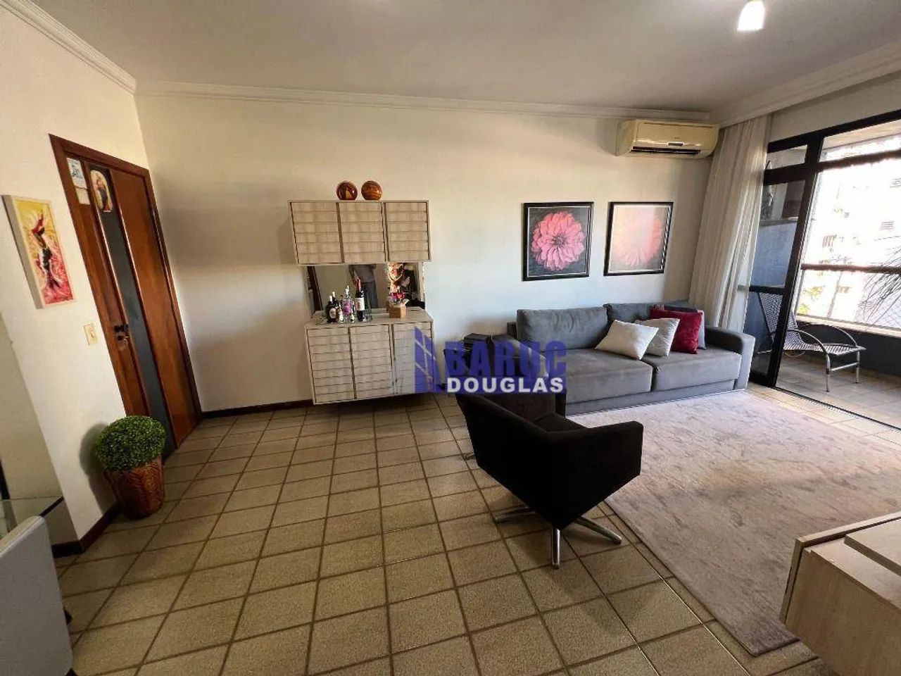 Vende-se lindo e amplo apto Edf. Marrakech com 03 quartos sendo 01 suíte, com duas sacadas