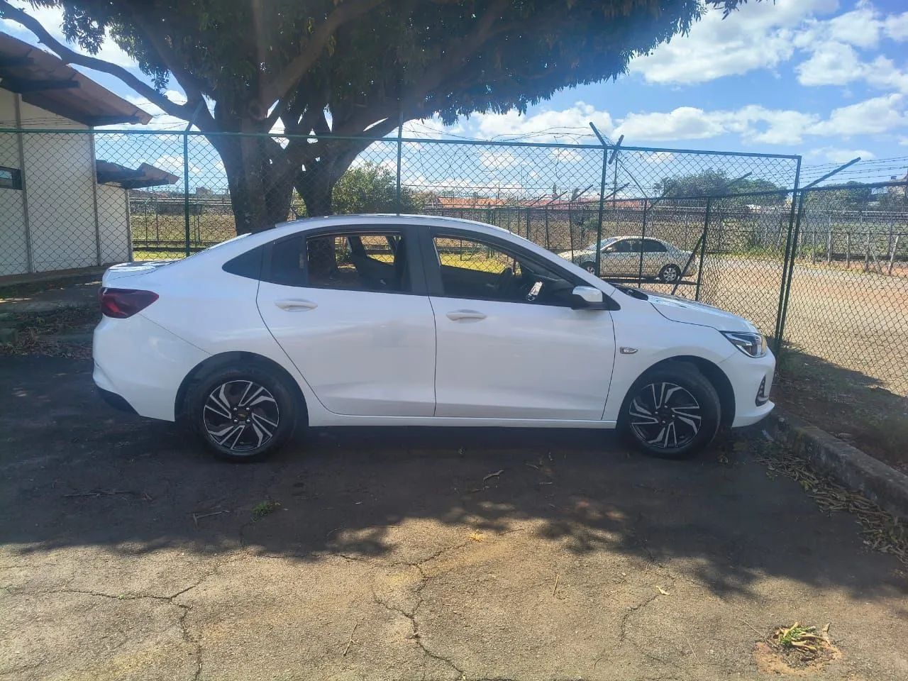 Chevrolet Onix ONIX SEDAN Plus LT 1.0 12V TB Flex Mec. 2020