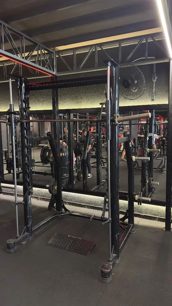 Agachamento Smith Equipamento Musculação 