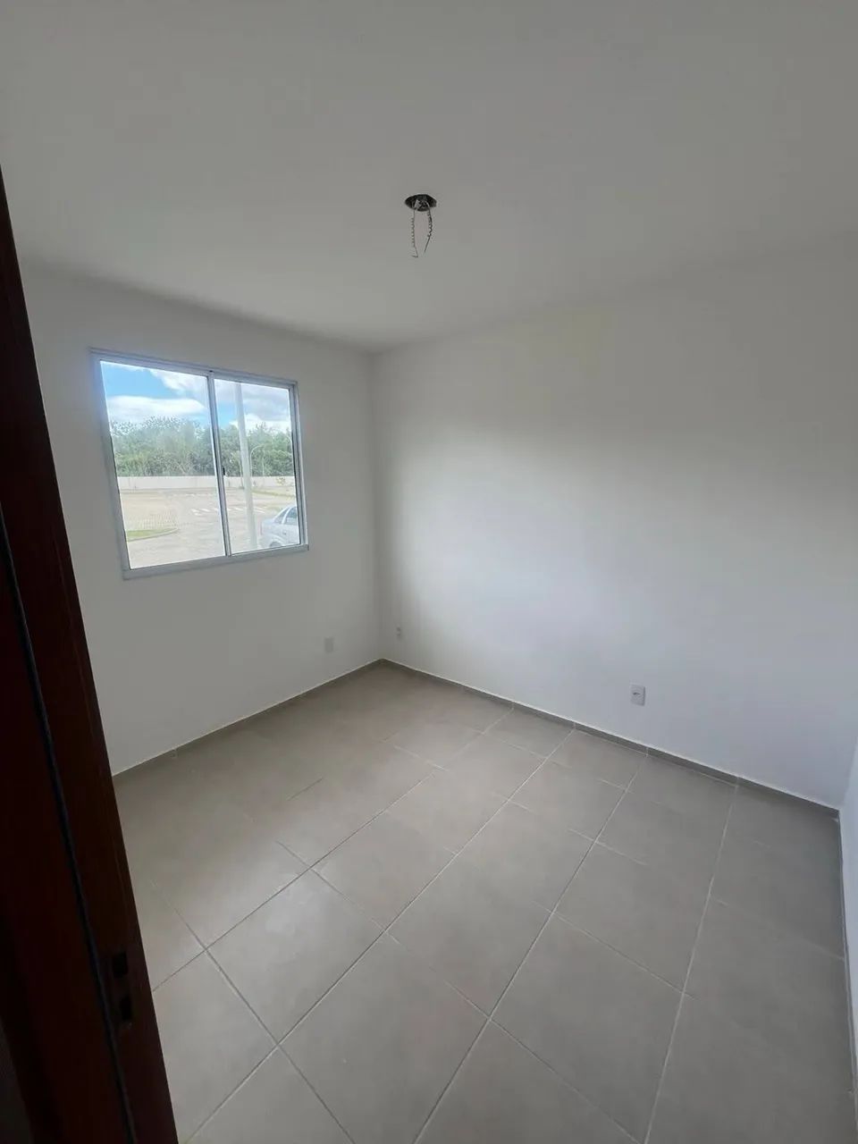 ? ALUGA-SE APARTAMENTO TÉRREO - 2 QUARTOS