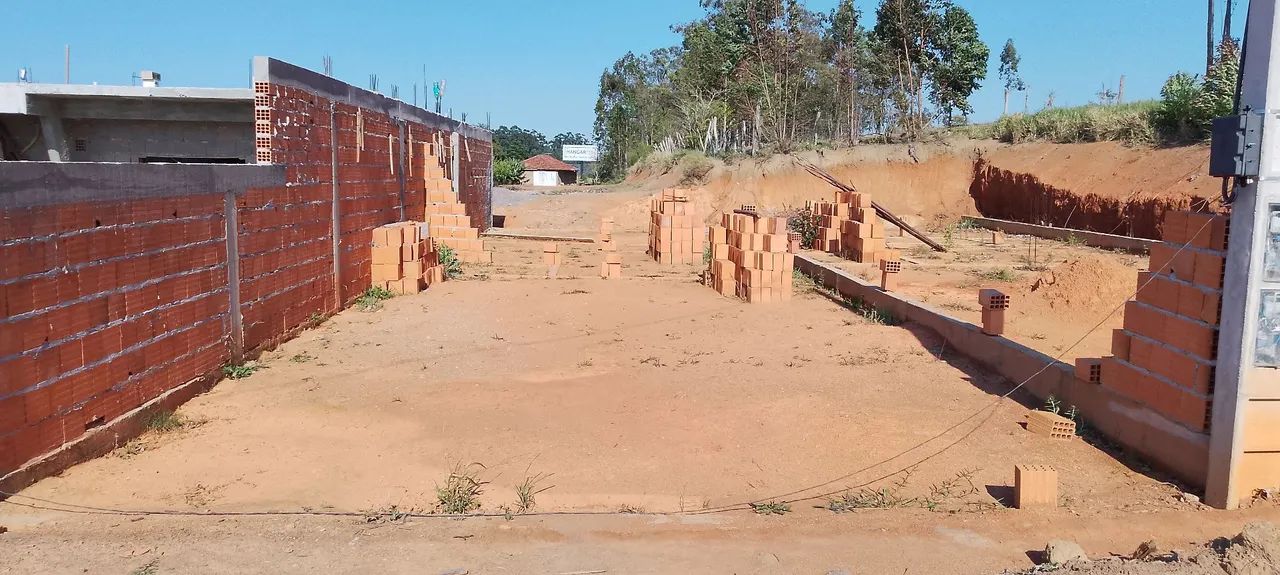 Lindo terreno com água e luz ligada lugar alto e sossegado e fundação pronta  - Foto 5