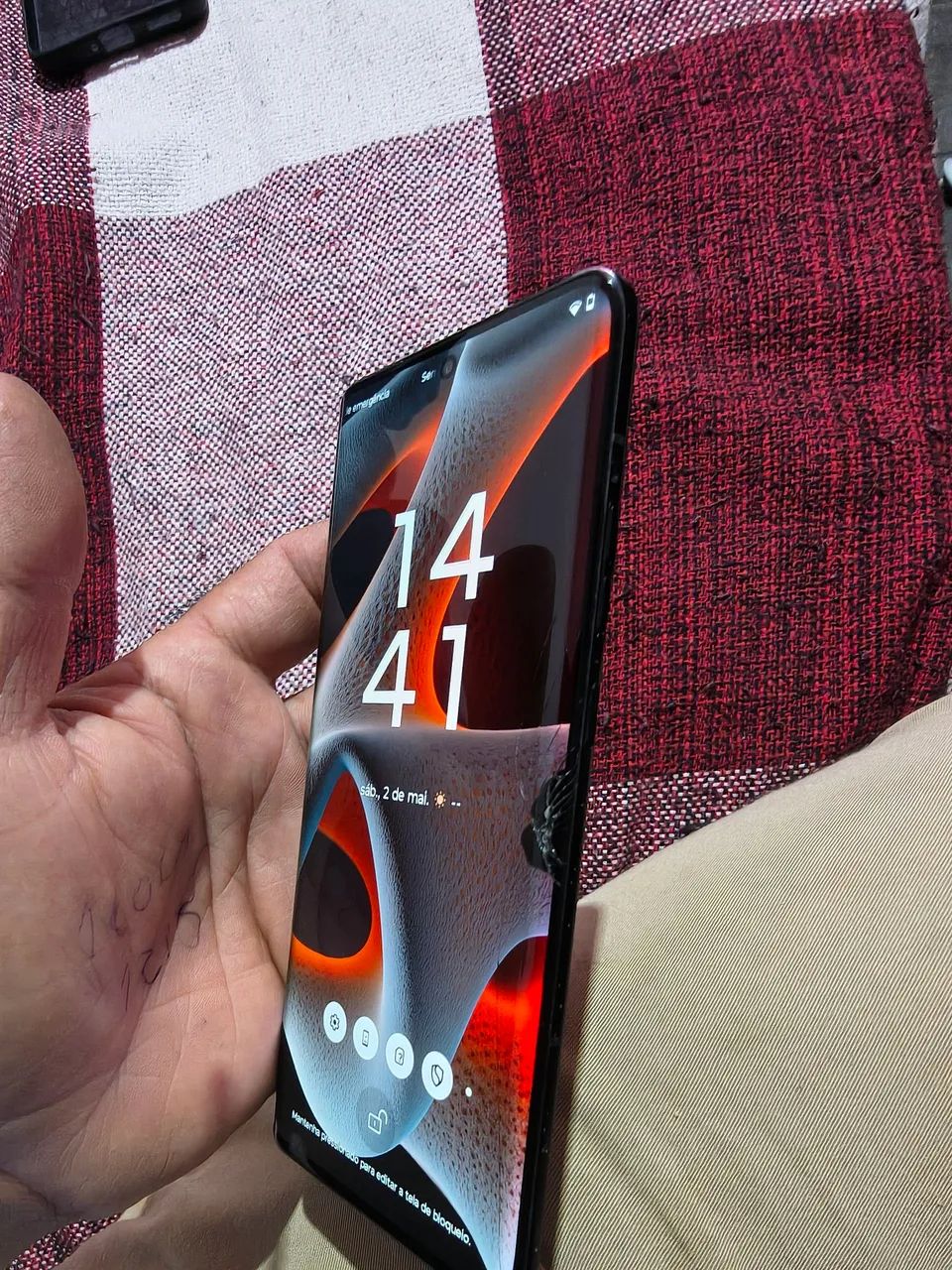 Vendo moto Edge 50pro com tela quebrada. - Foto 3