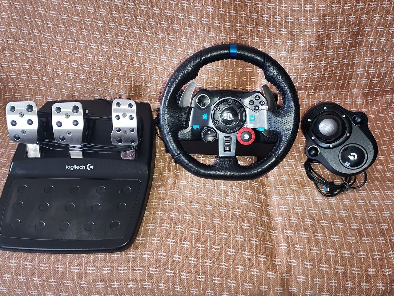Volante G29 completo (só vendo)