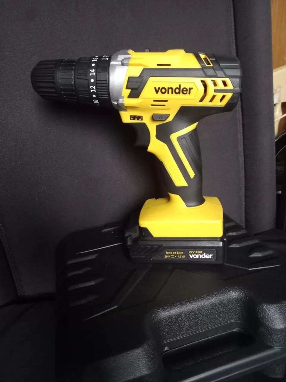 Parafusadeira/Furadeira Com Impacto (VONDER 20V) - 17 Peças na Maleta - Foto 4