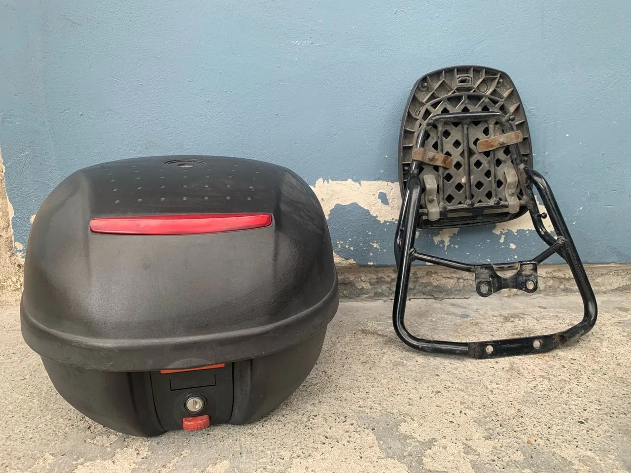 Bagageiro com baú 