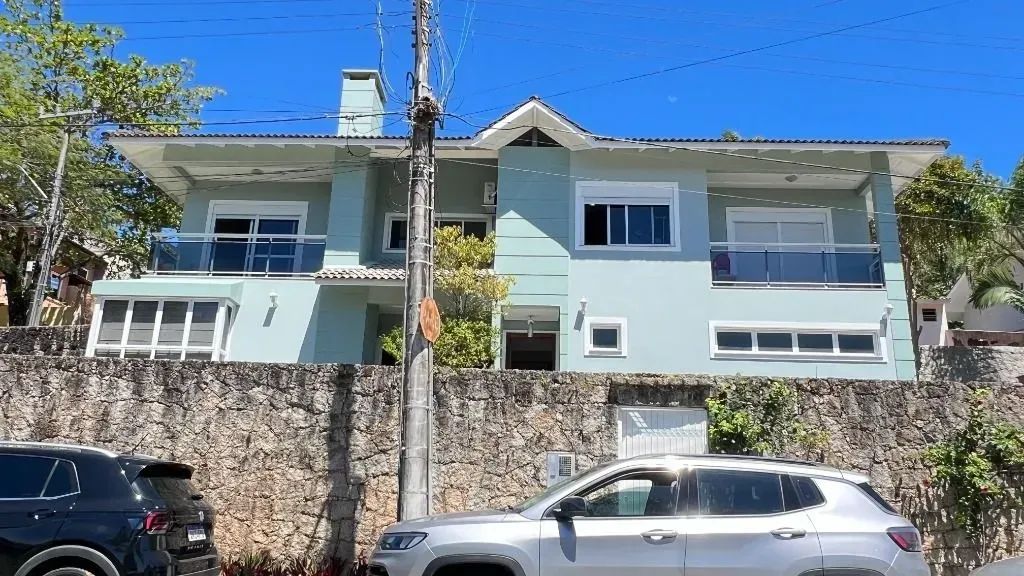 Imóvel para aluguel possui 205 metros quadrados com 4 quartos - Foto 2