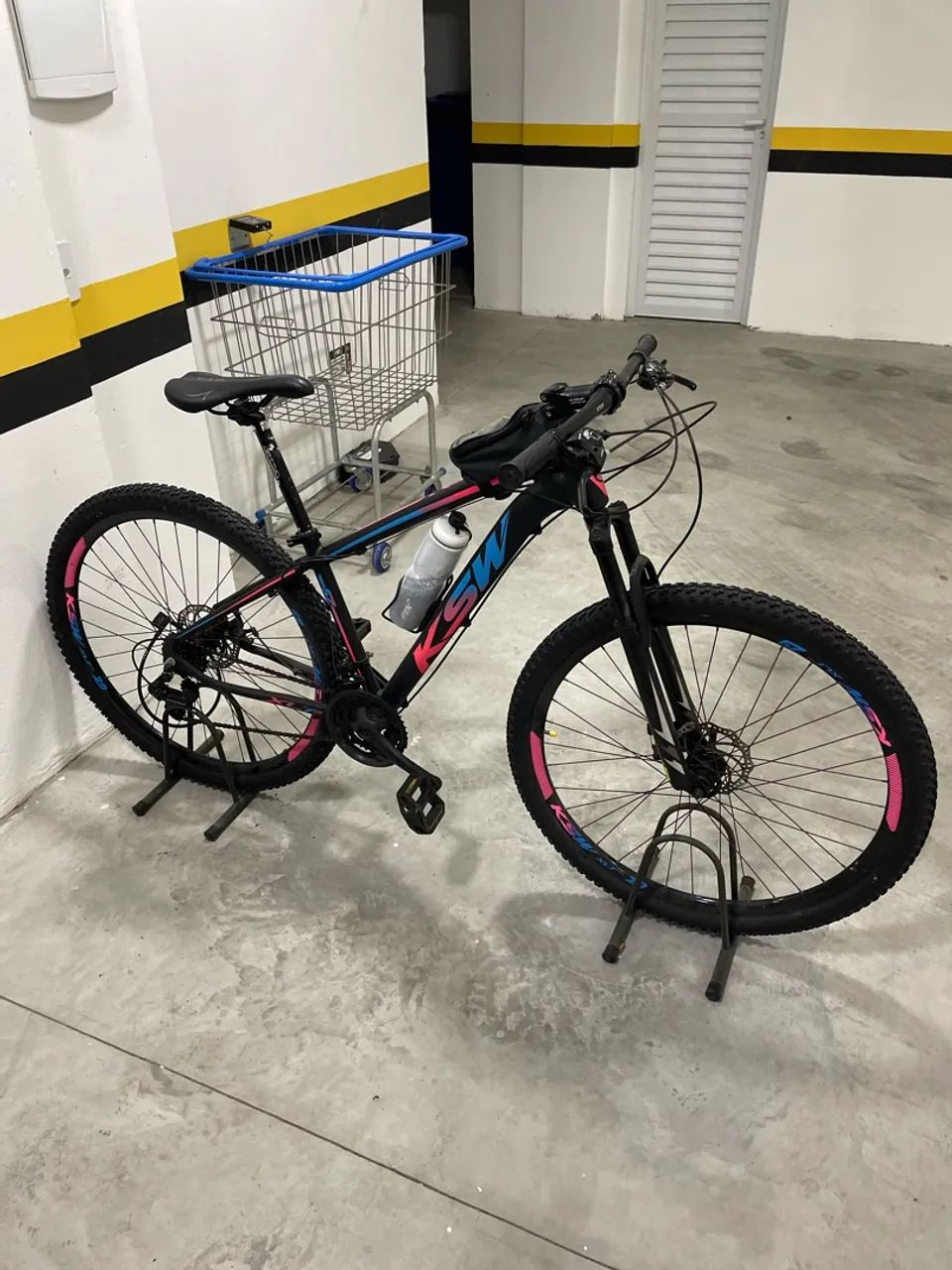 Suporte de chão para bicicleta  - Foto 2
