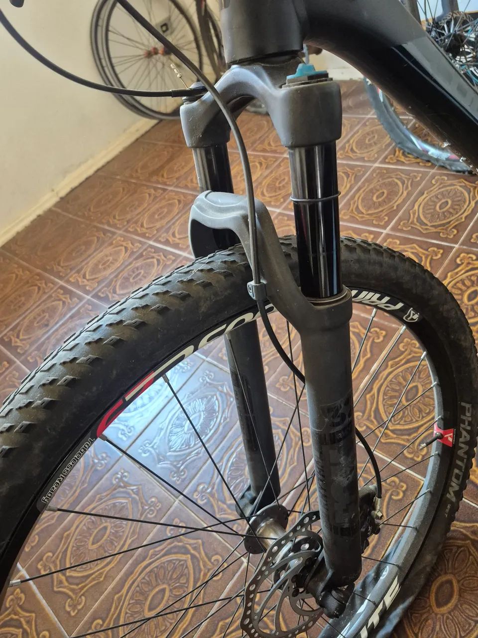 Bicicleta Cube aro 29 Tamanho 19 suspensão fox - Foto 4