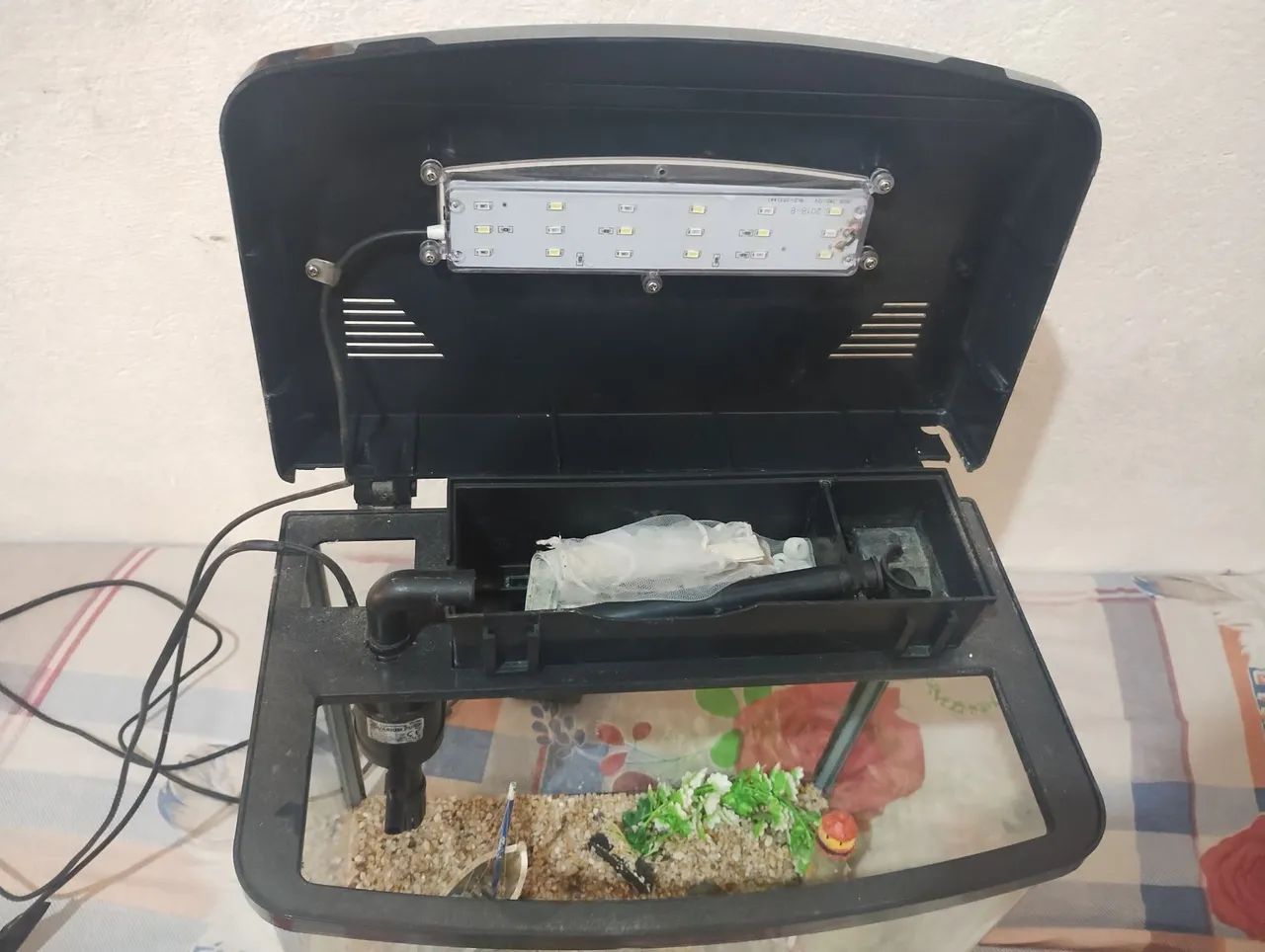 Aquário com bomba curvado  20 L com led - Foto 3