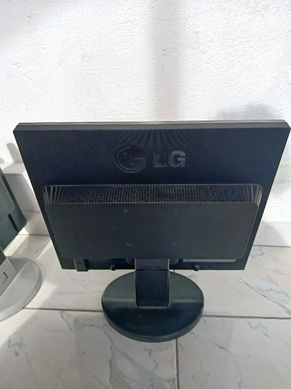 Monitor LG 17 Polegadas Flatron L1753T-SF Conexão Vga Cinza - Foto 2