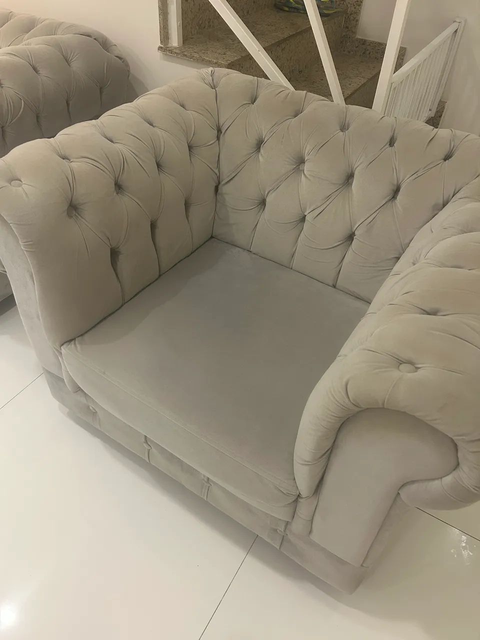 Vendo um conjunto de sofá e poltronas de capitonê  - Foto 4