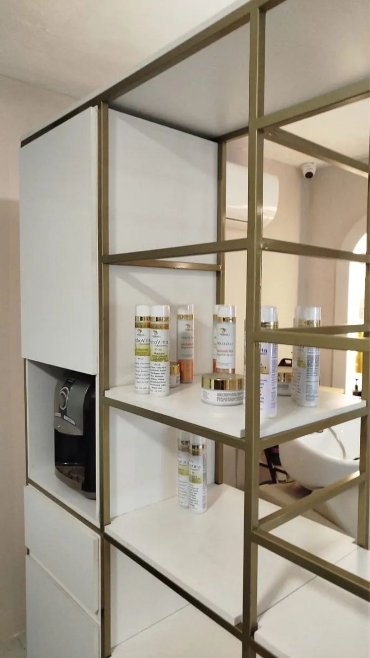 Vitrine de Metalon conservada 
