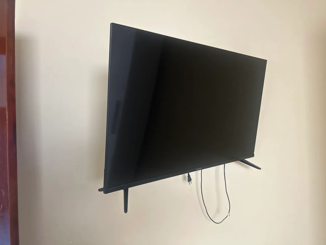 A Smart TV AIWA 32" HD (modelo AWS-TV-32-BL-02-A)