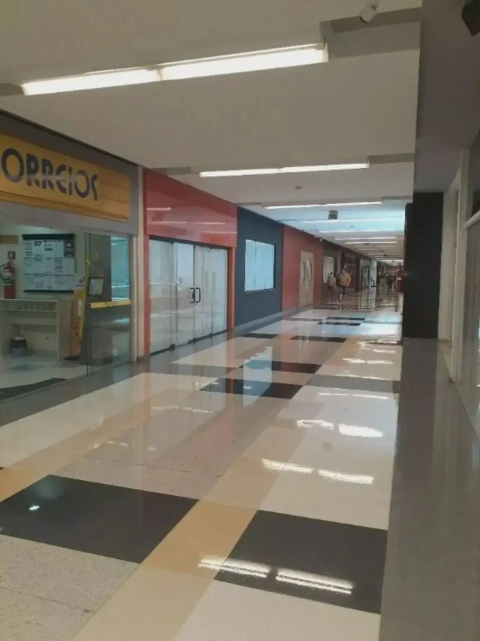 Centro comercial para aluguel e venda possui 2884 metros quadrados . - Foto 11