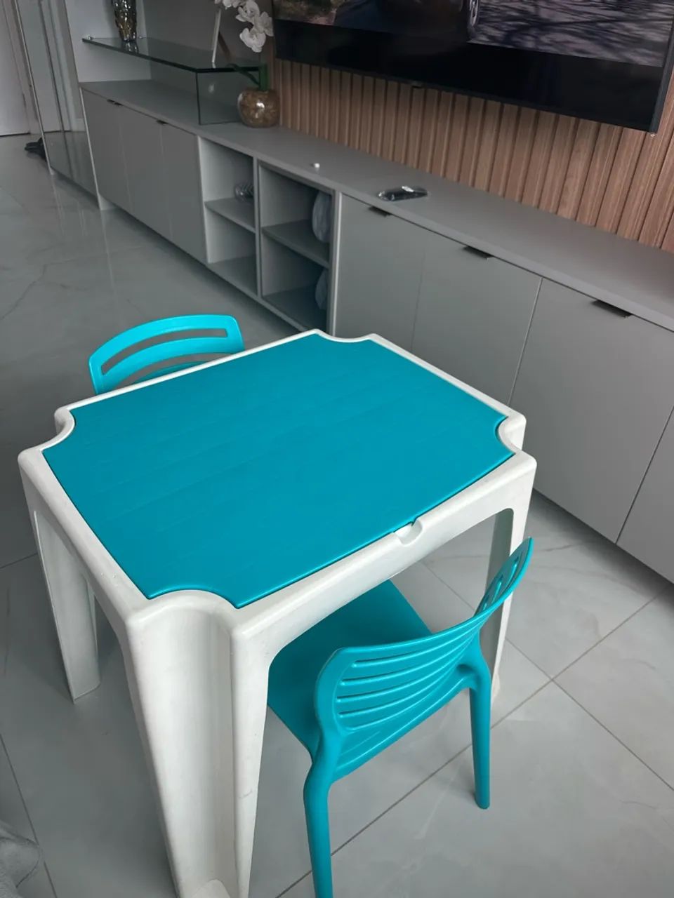Conjunto de Mesa e duas cadeiras infantil Tramontina