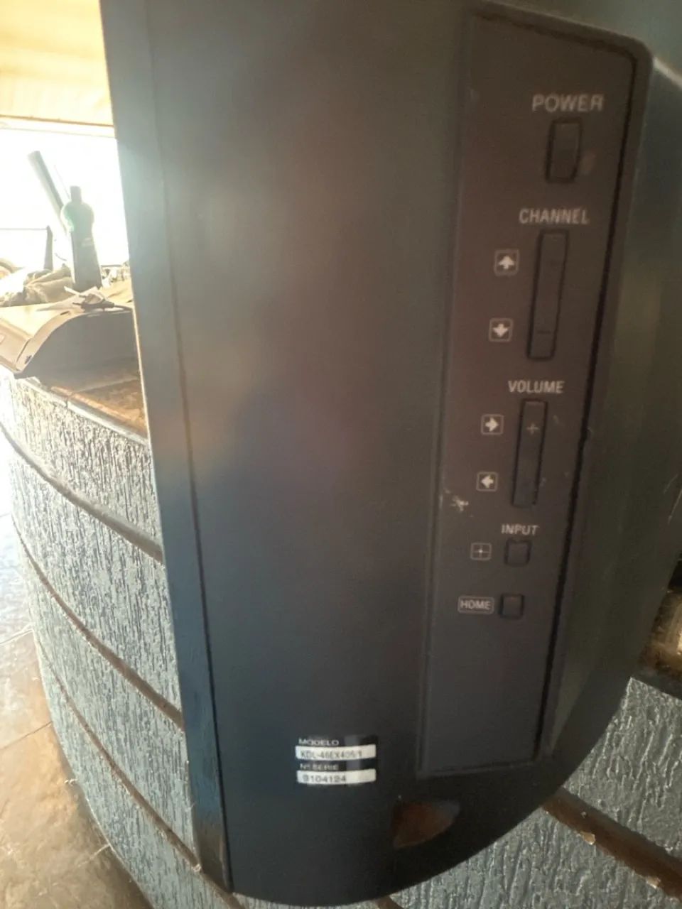 Tv Sony 46 polegadas lcd com alguns arranhões , funciona perfeitamente  - Foto 2