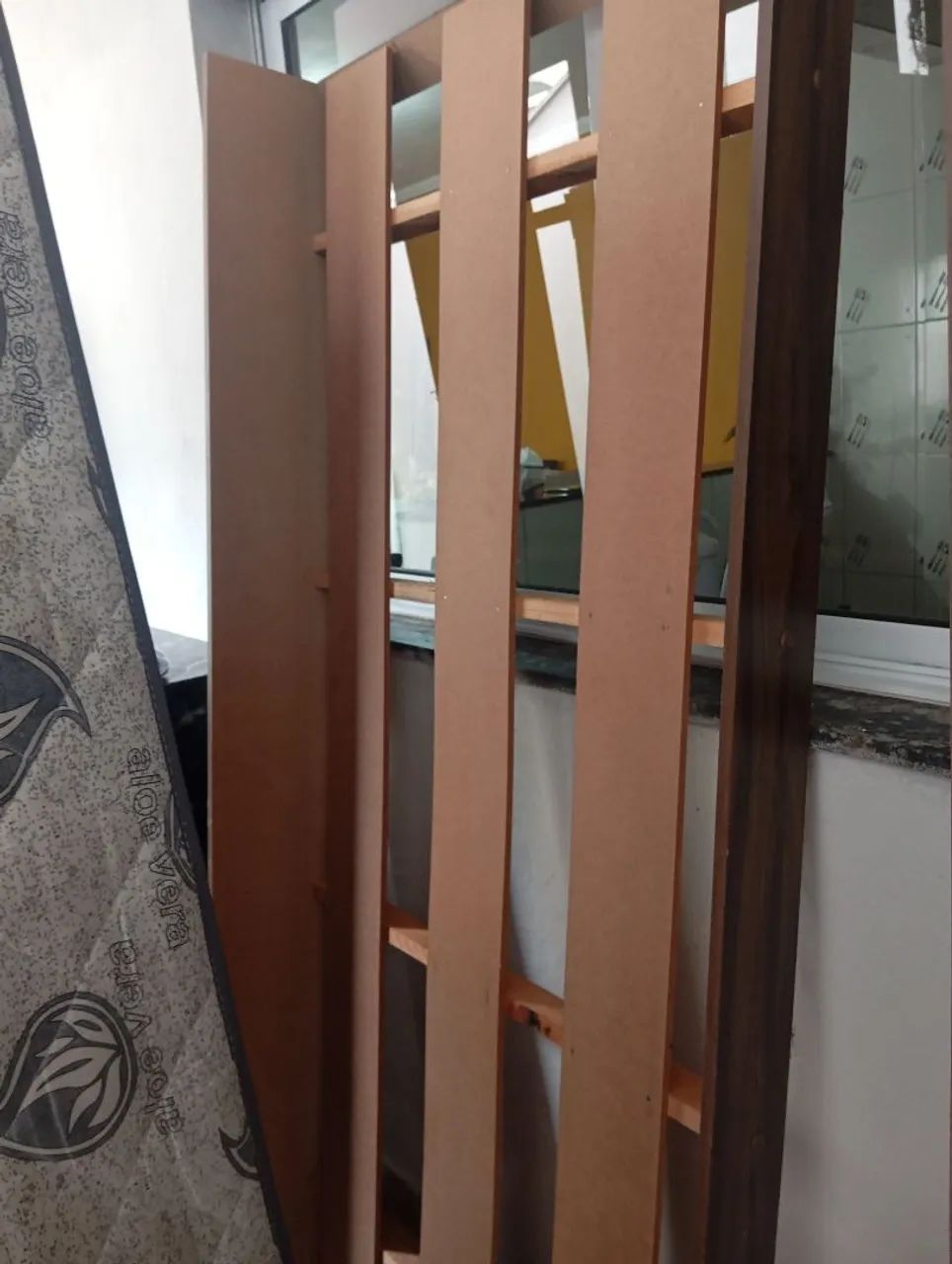 Vende-se cama de solteiro gaveta com dois colchões - Foto 3