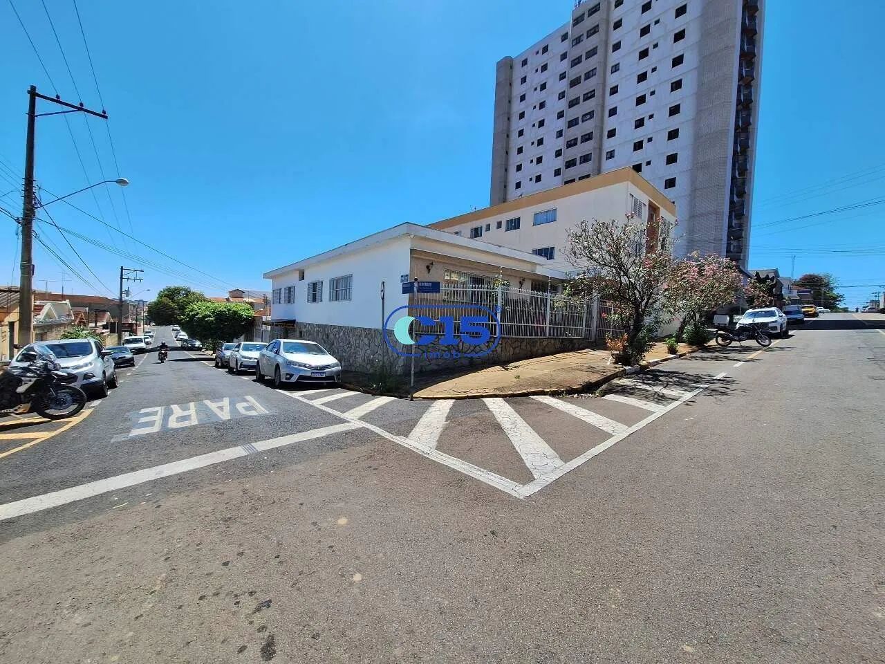 VENDE-SE CASA NO CENTRO