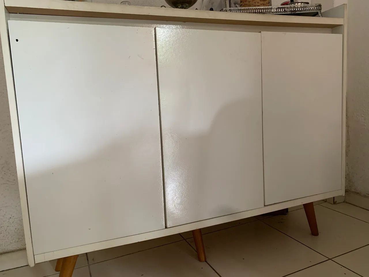 Vendo conjunto mesa branca com 4 cadeiras e um buffet! - Foto 2