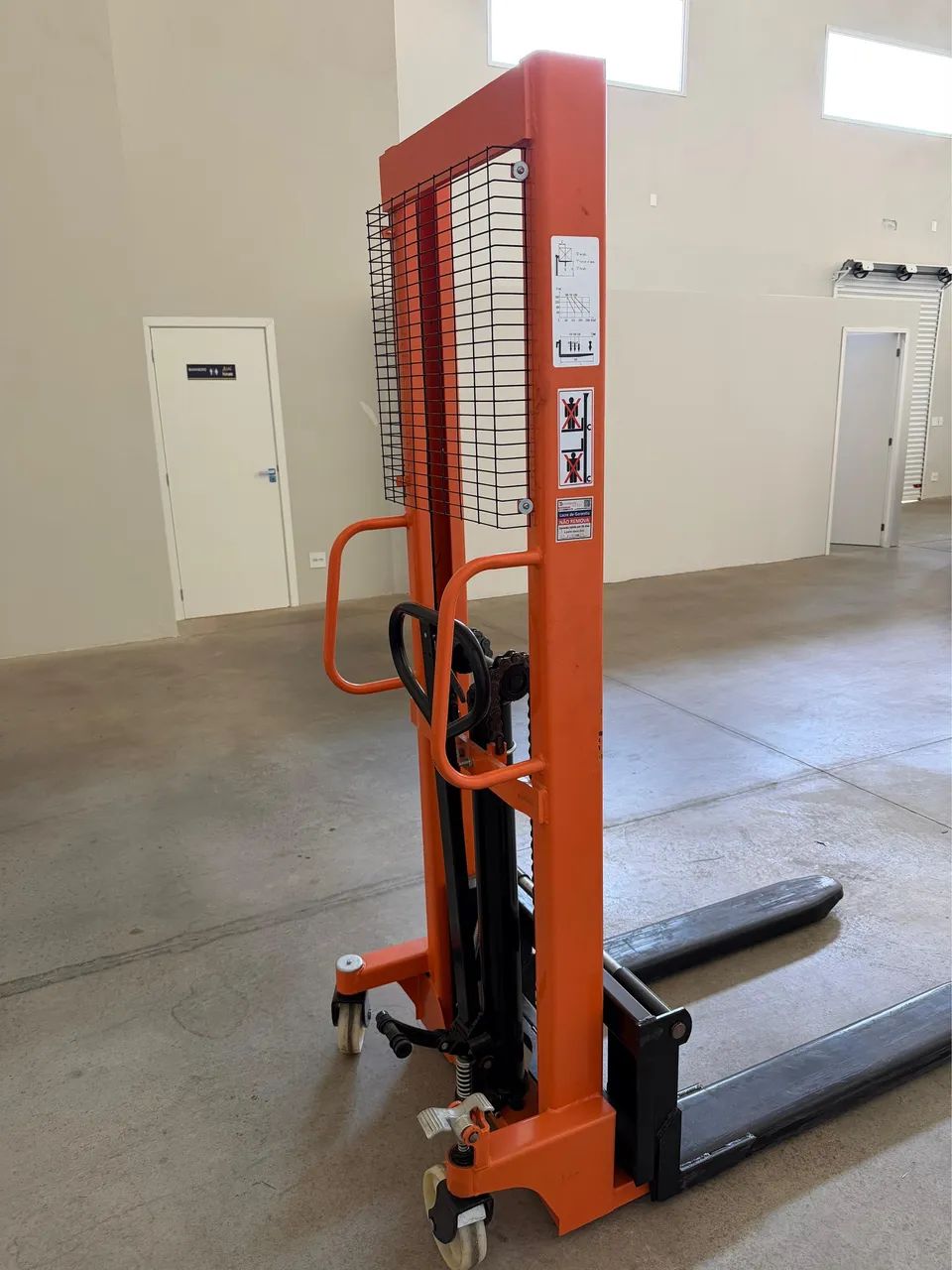 Empilhadeira manual hidráulica de 1500 kg - Foto 3