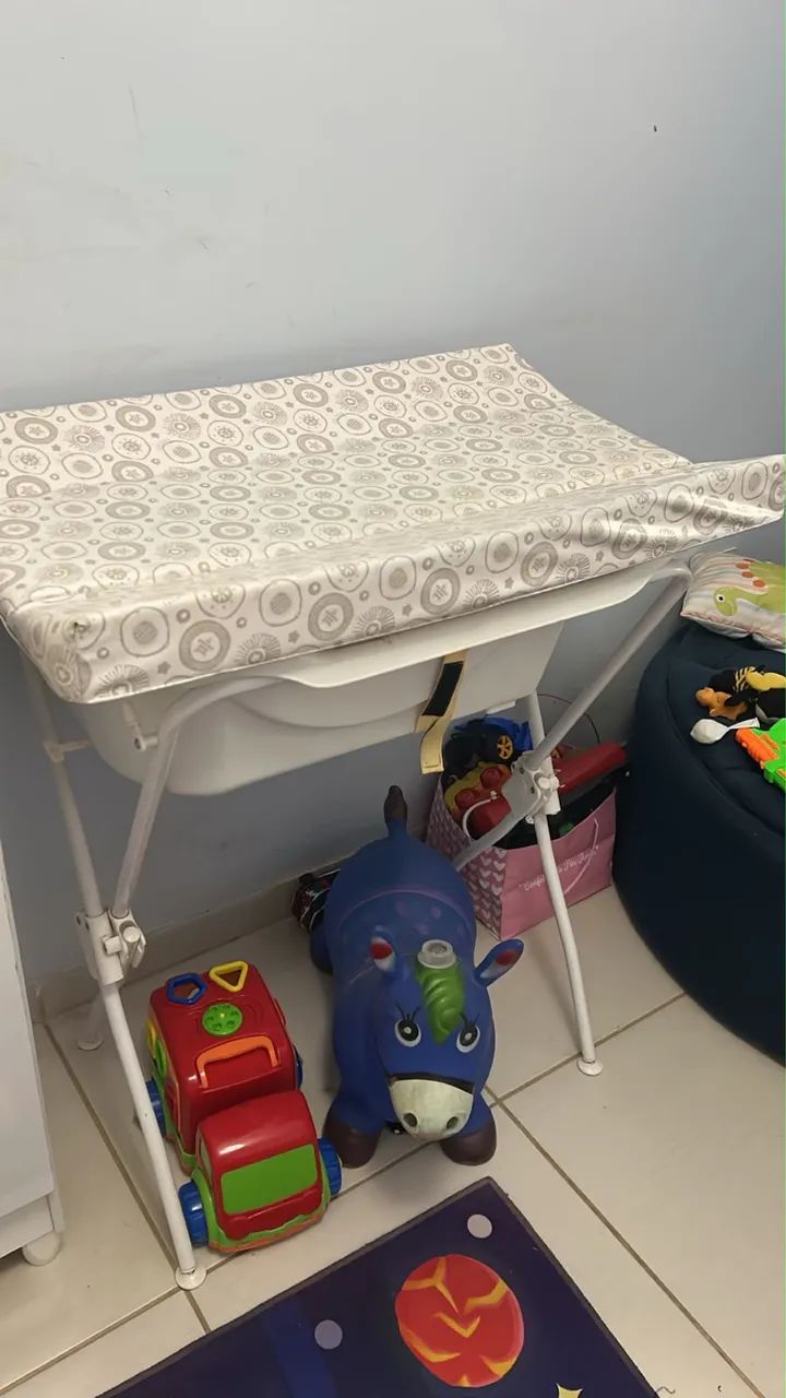 Banheira de bebê com pé 