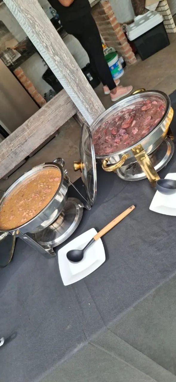Buffet de feijoada sobremesa petisco