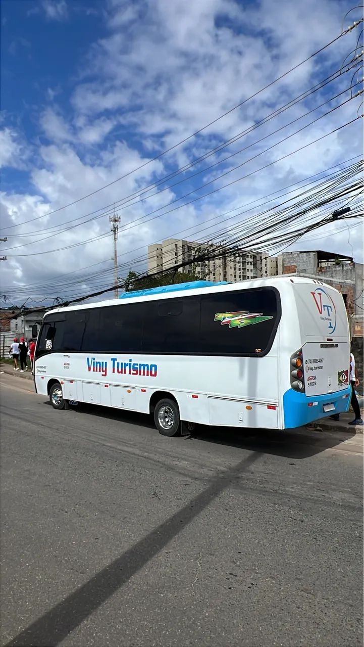 Micro ônibus com ar condicionado ano 2010 Neubus Thunder plus 