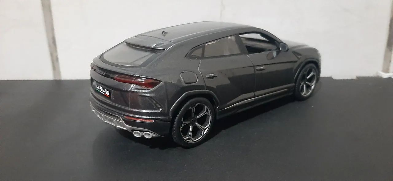 Miniatura Lamborghini Urus 1:24 - Foto 3