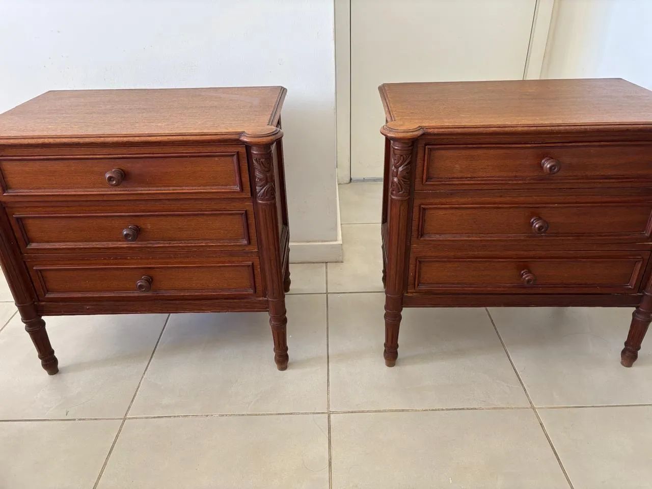 PAR DE ESCRIVANINHAS DE MADEIRA 