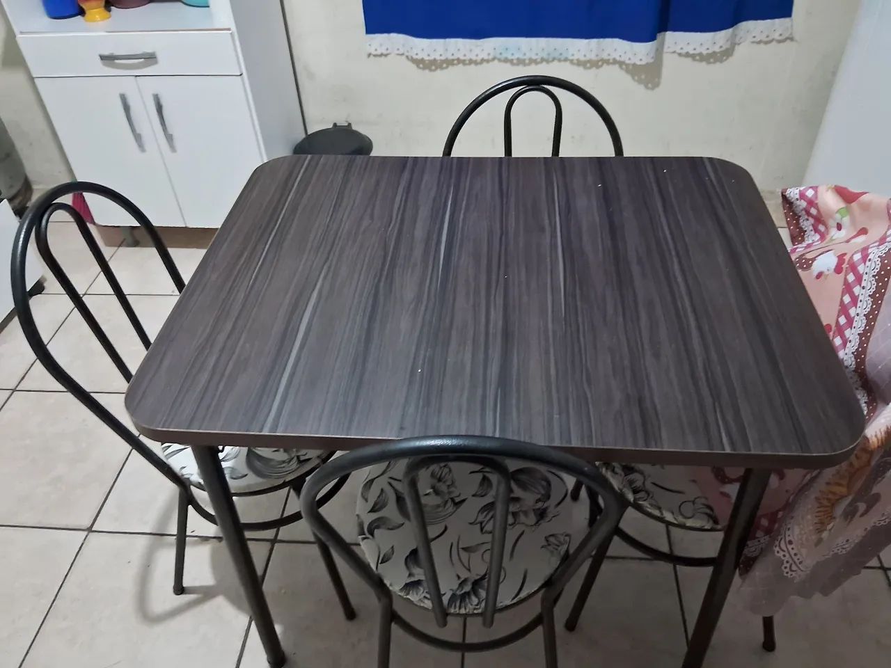 Mesa 4 cadeiras 