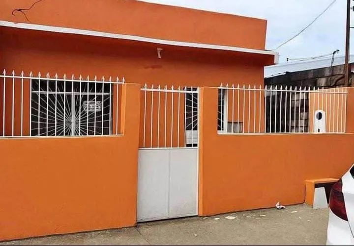 Vendo essa casa no Jorge Teixeira - próximo a bola do produtor  - Foto 2