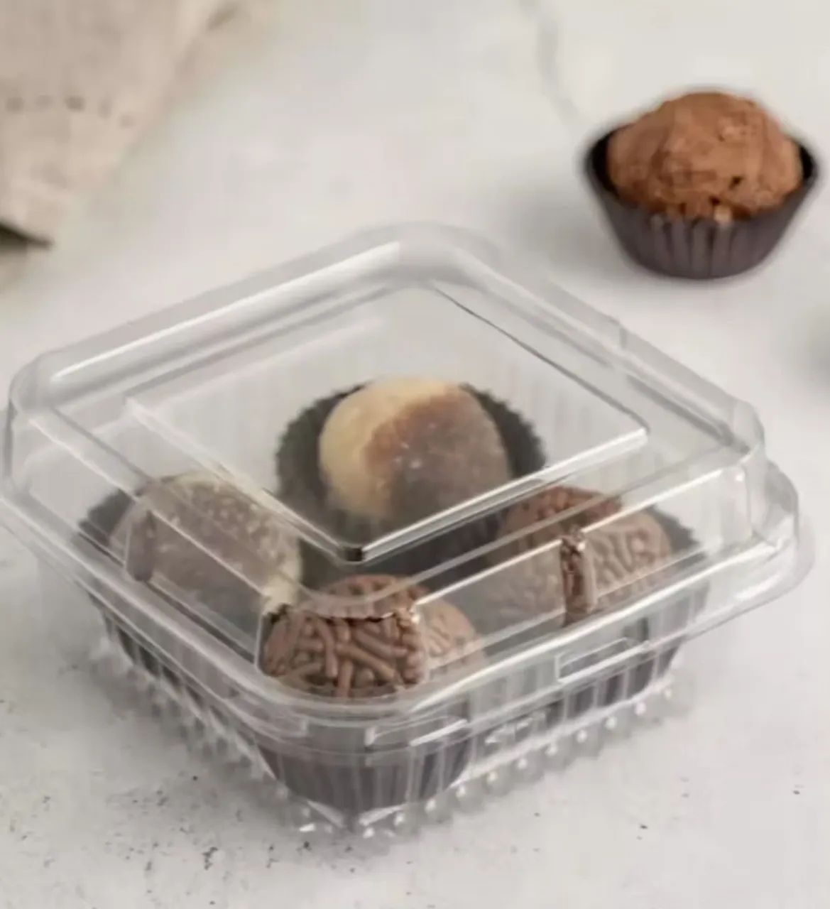 Kit com 20 embalagens quadrada para doces ou salgados - Foto 2