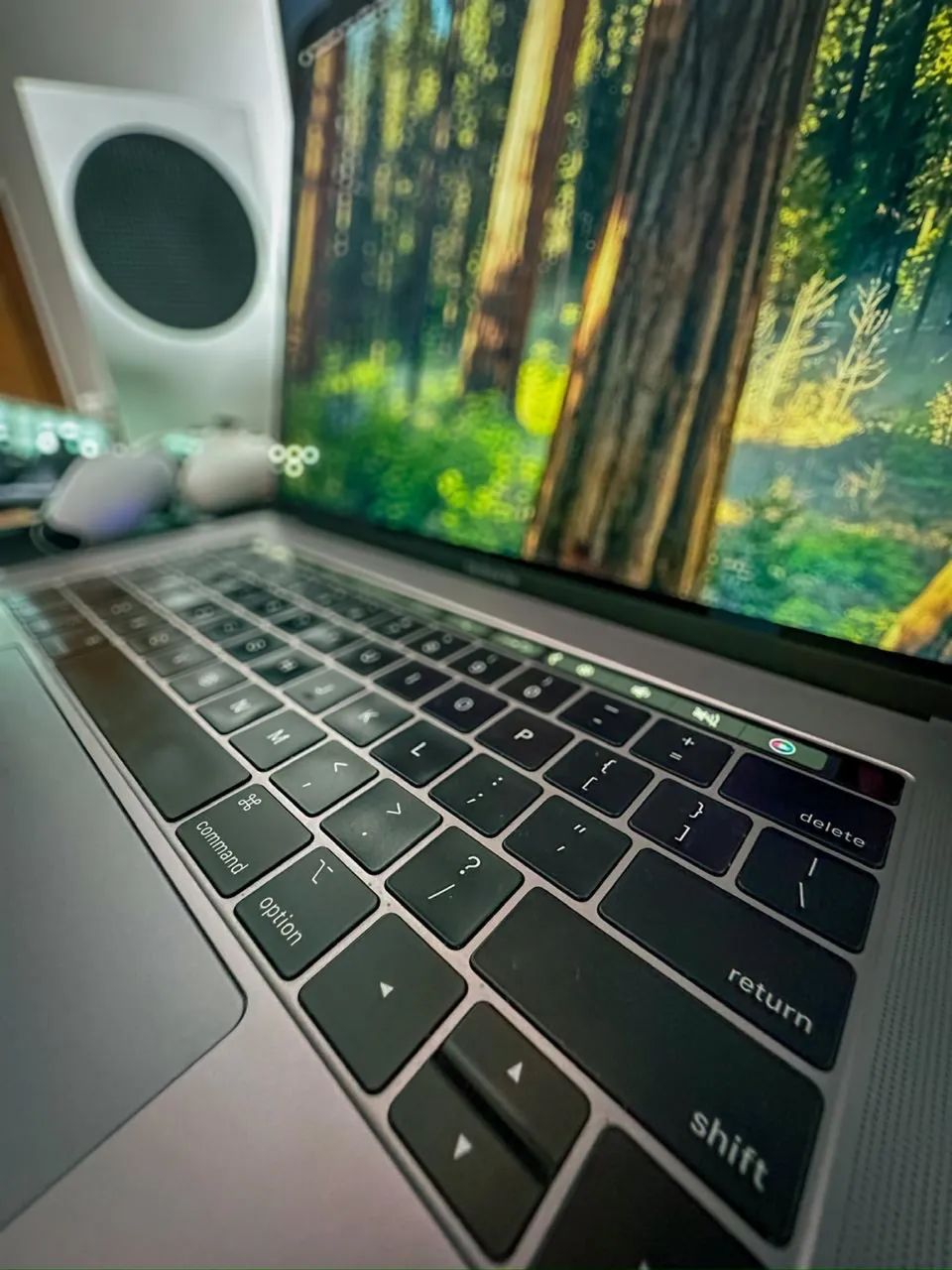 MacBook Pro Touch Bar i9 - 32GB RAM - GPU Dedicada - Máquina