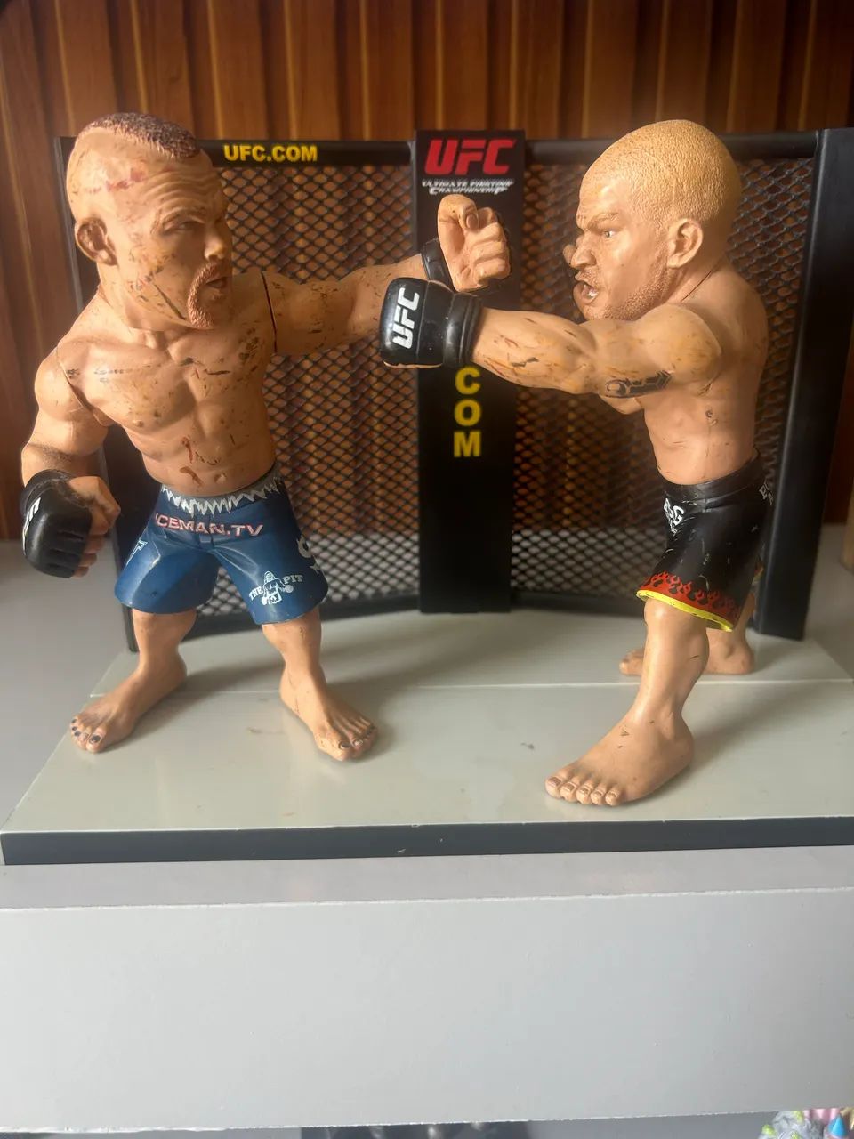 Bonecos UFC Round 5 Chuck Liddell e Tito Ortiz