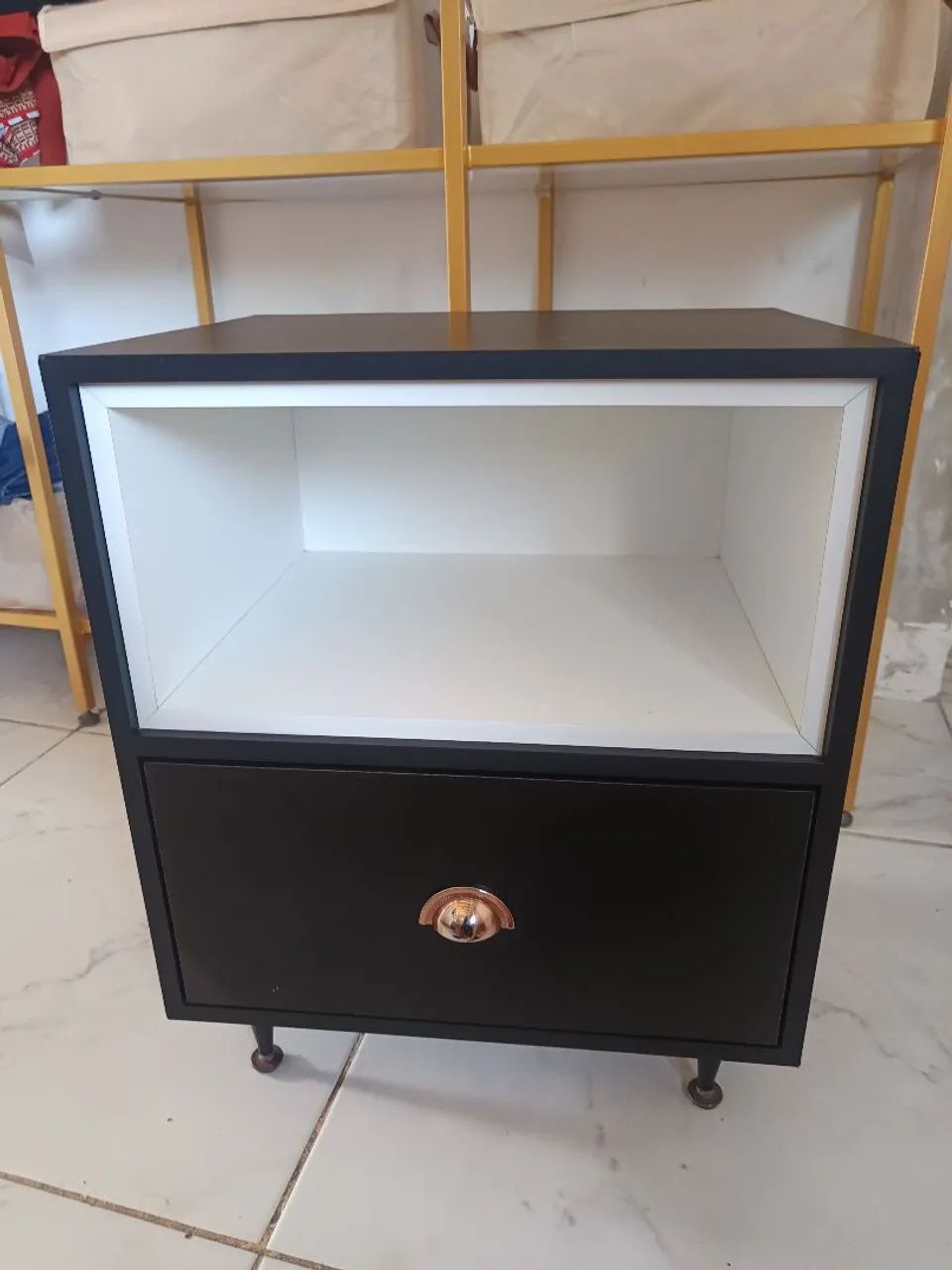 Mesinha de cabeceira 