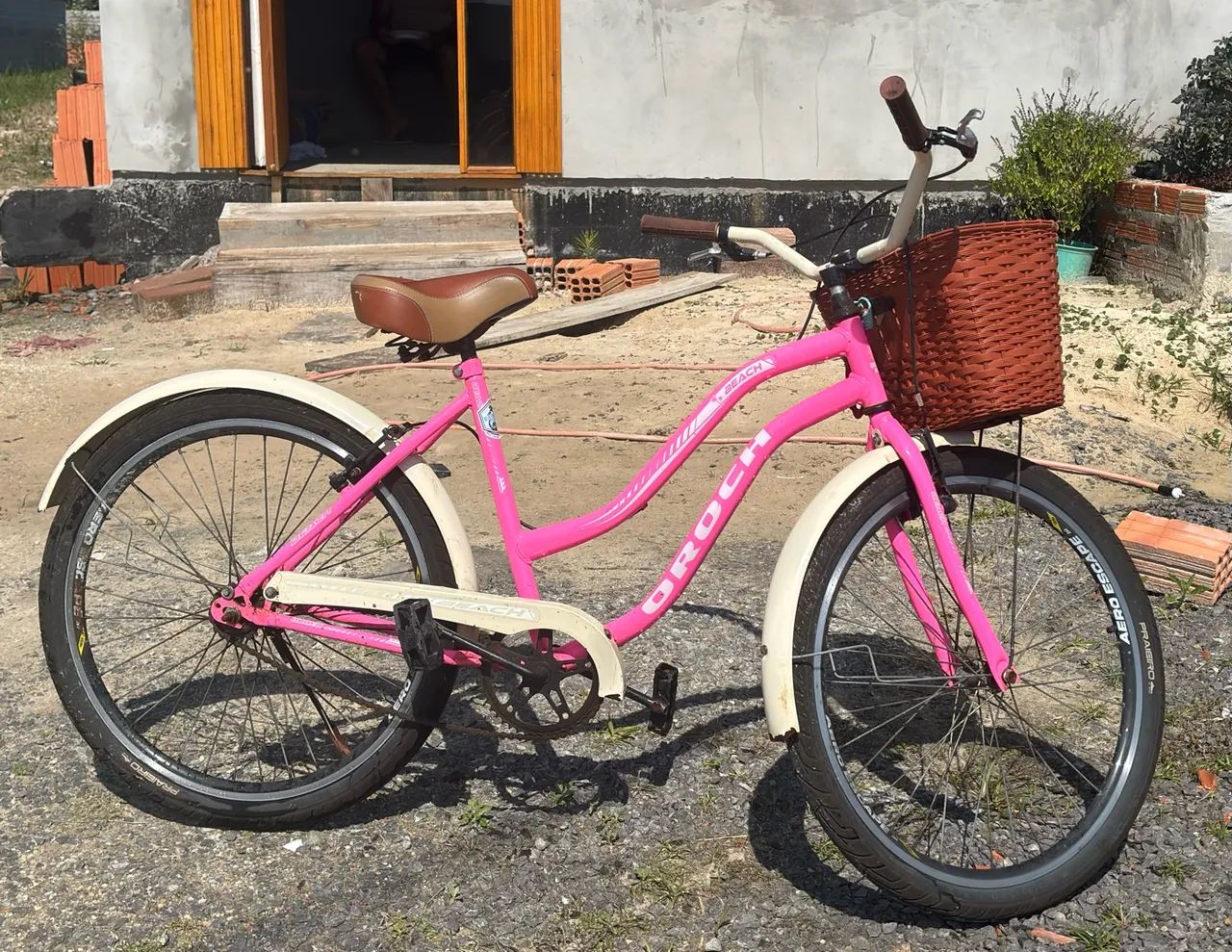Bicicleta Feminina Aro 26 Rosa Usada com Cestinha - Excelente Estado - Foto 2